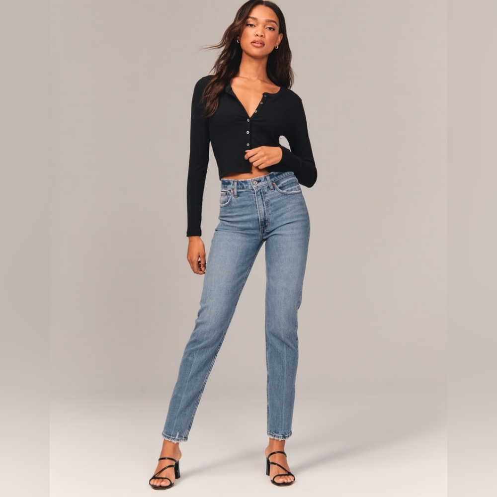 Abercrombie & Fitch High Rise Mom Jean (Medium Wash) 6S